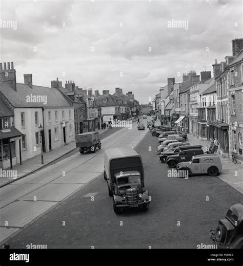 1950S Historical View Of The High Street Of Towcester The Roman Town Of Lactodorum A Market Town In South Northamptonshire England Stock Photo Alamy 1950S Historical View Of The High Street Of Towcester The Roman Town Of Lactodorum A Market Town In South Northamptonshire England Stock Photo Alamy