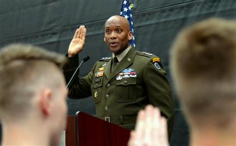 Army Enlists Cash Incentives For Recruiters Facing Higher Goals Stars And Stripes