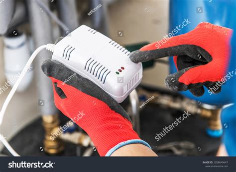 Detecting Gas Leak Royalty Free Images Stock Photos Amp Pictures