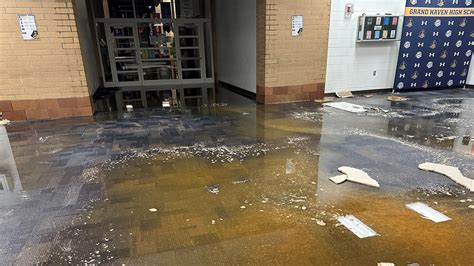 Grand Haven High School Closed Again Friday After Burst Pipe Woodtv Com