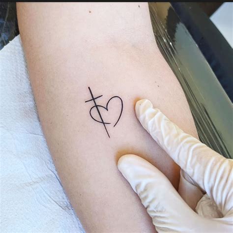 Heart And Cross Tattoo Tattoo Designs For Women Heart And Cross Tattoo Tattoo Designs For Women