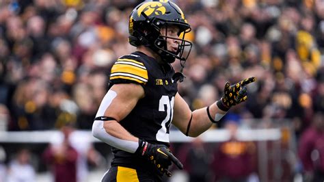 Kaden Wetjen Has Costly Redzone Fumble In Iowa Vs Oregon Football Kaden Wetjen Has Costly Redzone Fumble In Iowa Vs Oregon Football