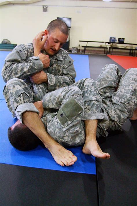 New York Army National Guard Soldiers Learn Hand To Hand Fighting Skills National Guard Article View New York Army National Guard Soldiers Learn Hand To Hand Fighting Skills National Guard Article View