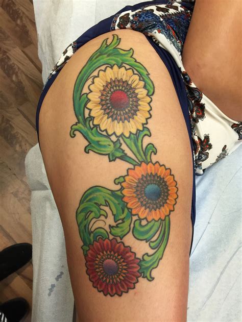 Shannon Neo Traditional Colorful Flowers Thigh Tattoo Gold Stripe Tattoo Shannon Neo Traditional Colorful Flowers Thigh Tattoo Gold Stripe Tattoo