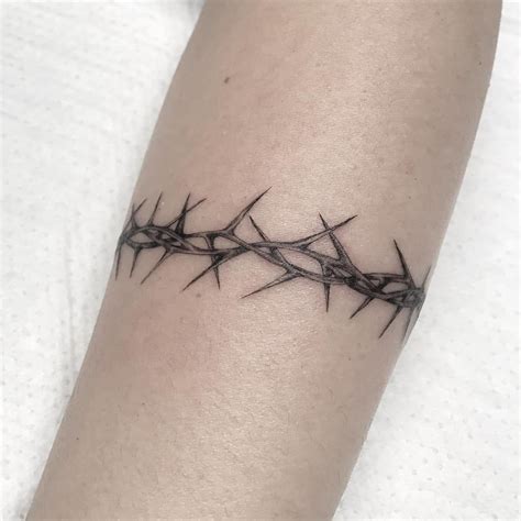 Simple Crown Of Thorns Tattoo Picture Tattoos Thorn Tattoo Around
